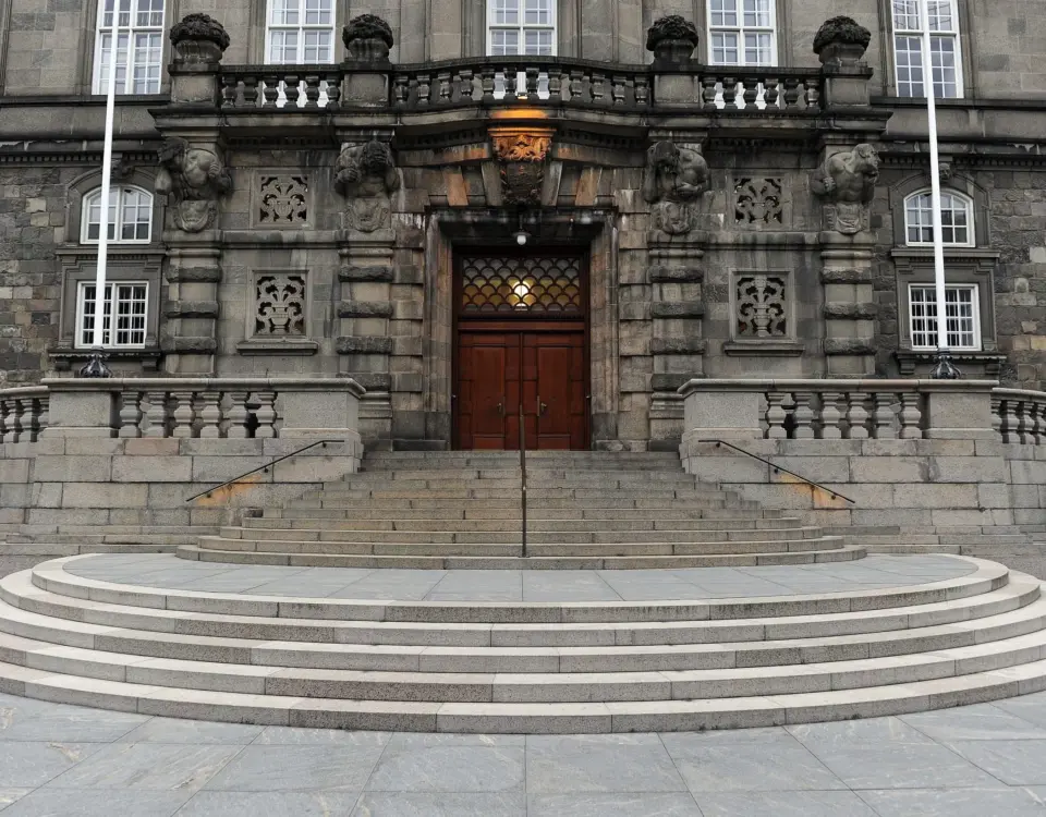 christianborg facade af natursten